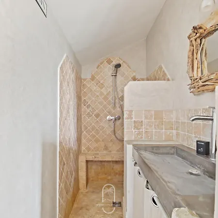 De Lila , Vieux Mas En Pierres Avec Piscine Hyères