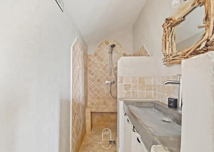 De Lila , Vieux Mas En Pierres Avec Piscine Hyères