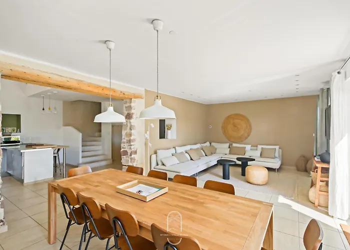 De Lila , Vieux Mas En Pierres Avec Piscine Hyères