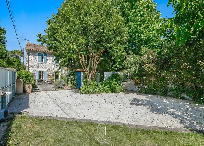 De Lila , Vieux Mas En Pierres Avec Piscine *