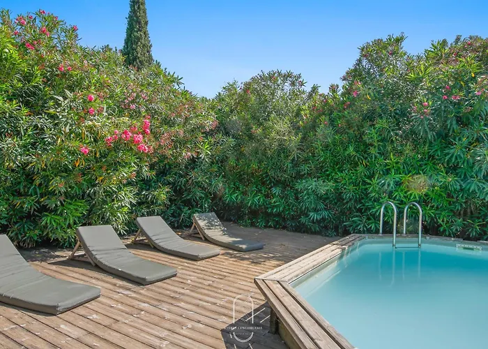 Villa De Lila , Vieux Mas En Pierres Avec Piscine Hyères