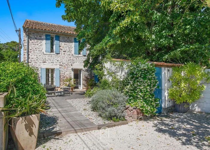 De Lila , Vieux Mas En Pierres Avec Piscine *